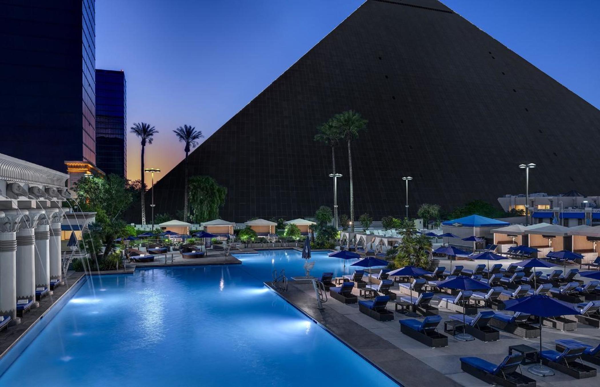 Hotel Luxor Las Vegas Esterno foto
