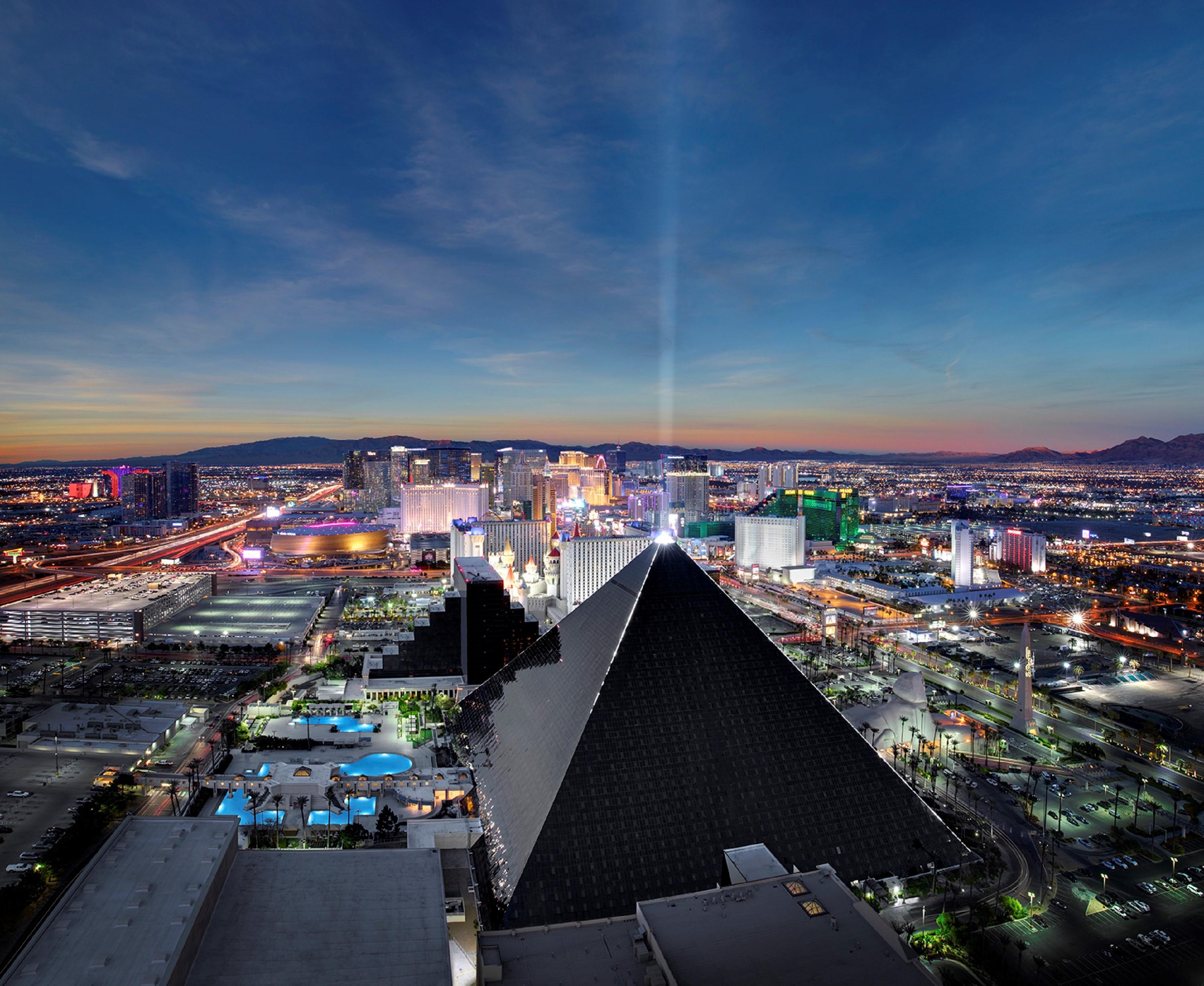 Hotel Luxor Las Vegas Esterno foto