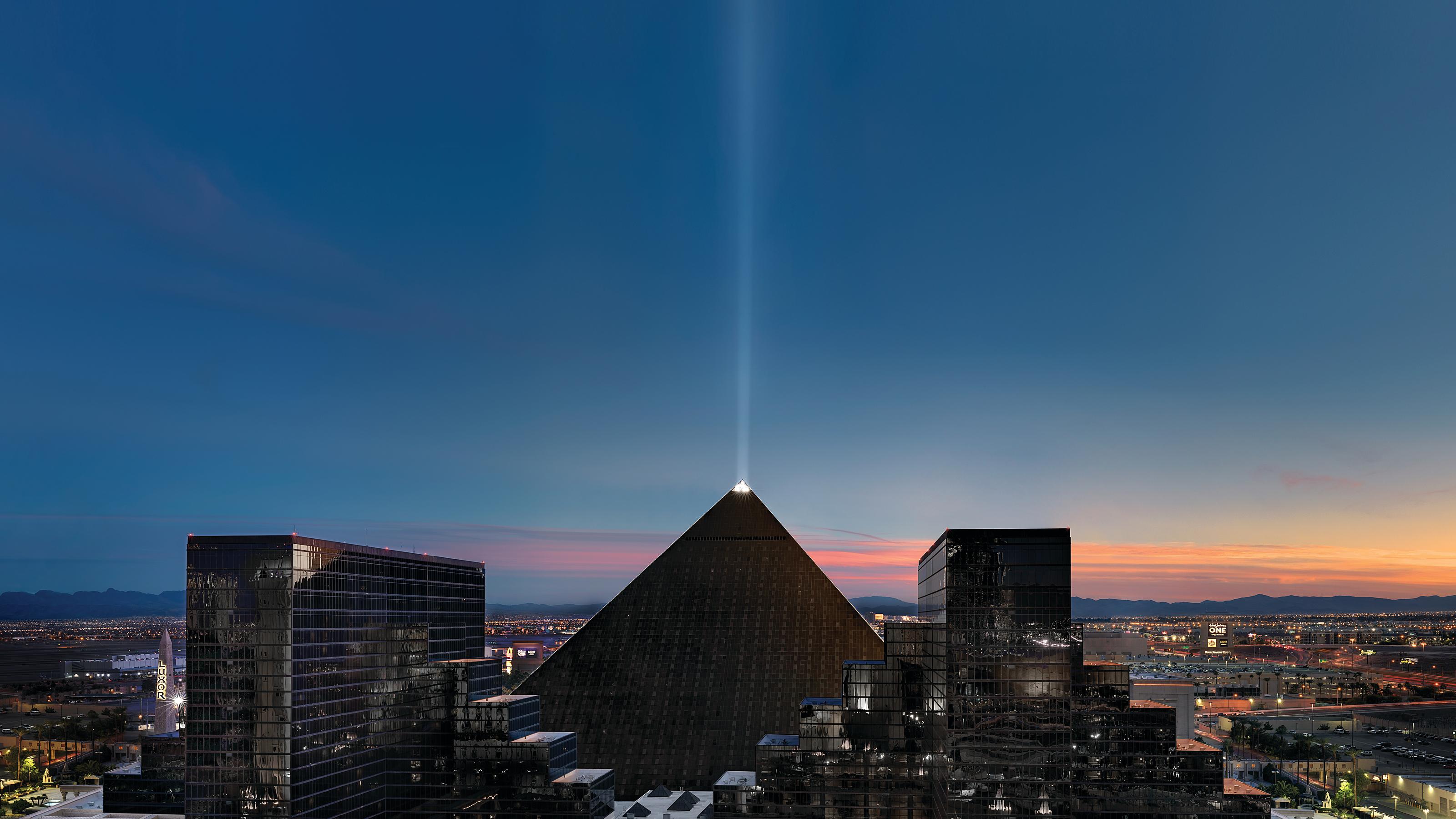 Hotel Luxor Las Vegas Esterno foto
