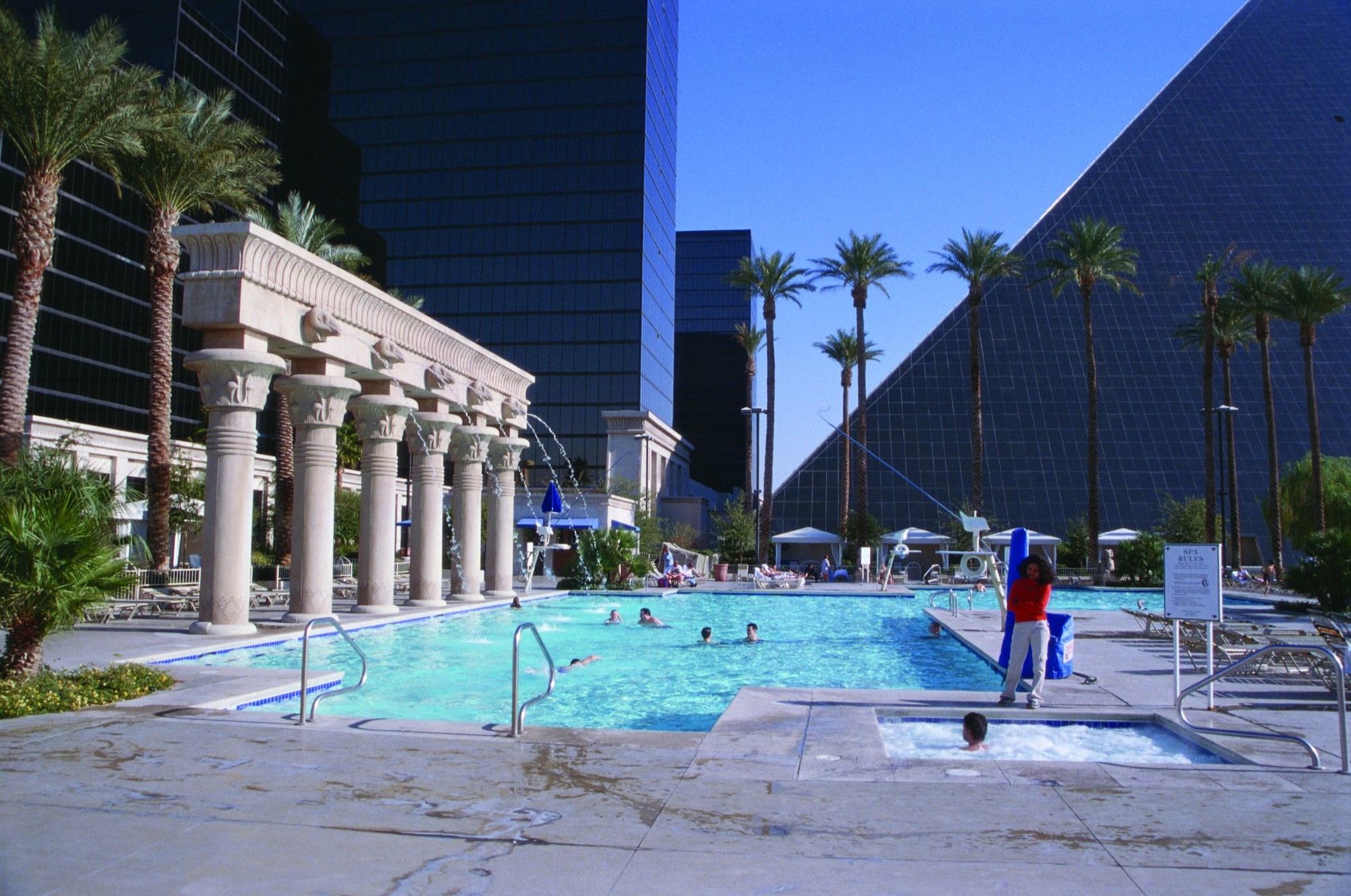 Hotel Luxor Las Vegas Esterno foto
